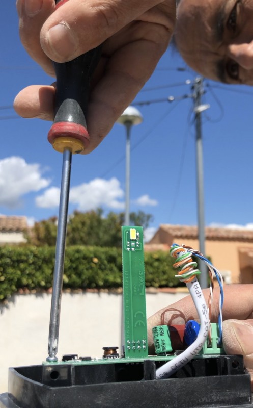Remplacement d'un clignotant CAME pour mon portail électrique à côté d'Aix en Provence 