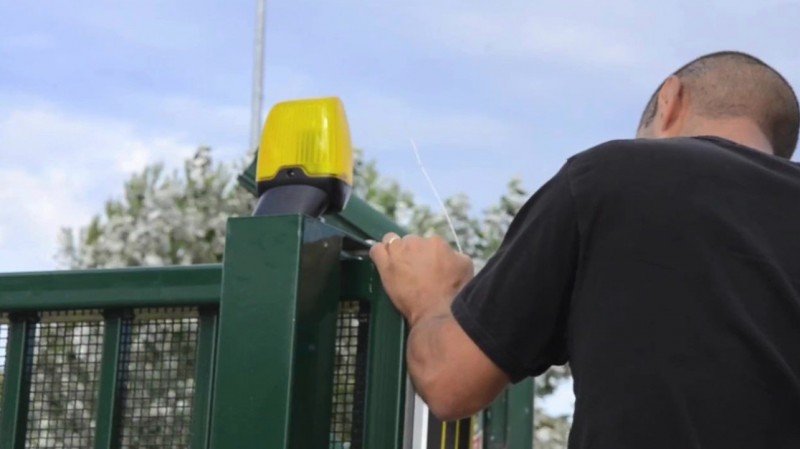 Mon portail électrique ne fonctionne plus, mon portail est bloqué ouvert, qui contacter sur Aix en Provence? 