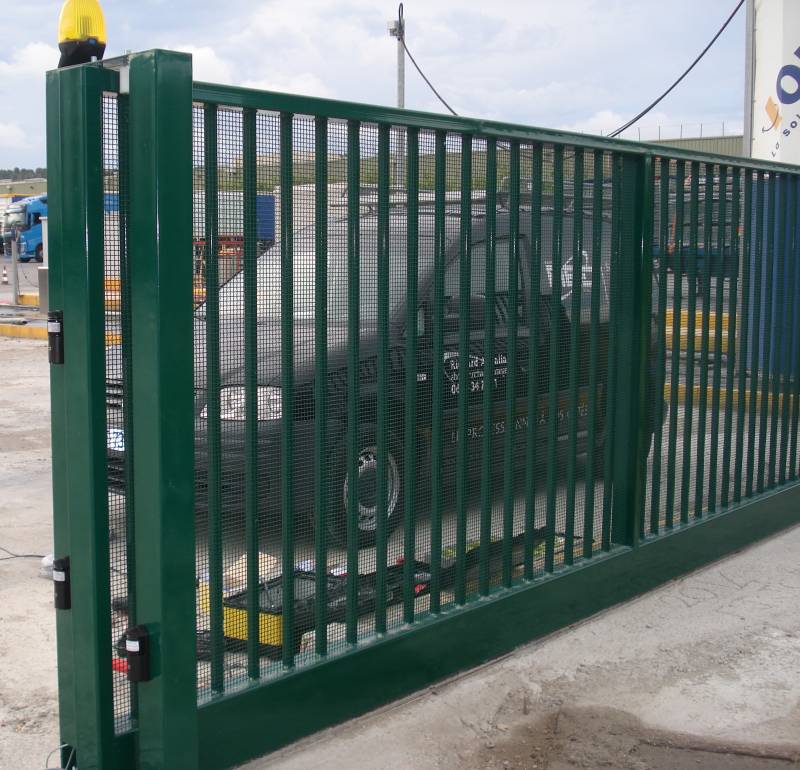 Entretien et réparation portail coulissant entrée entrepriset copropriété sur marignane 13700 